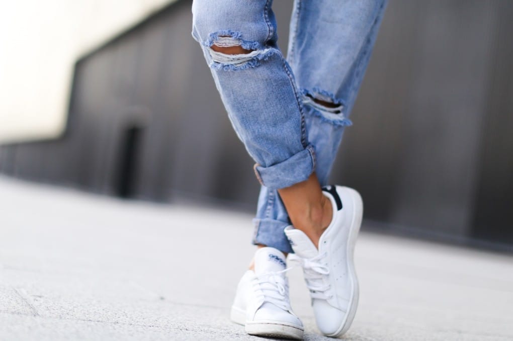 Sneakers e scarpe da ginnastica: come indossarle per essere cool