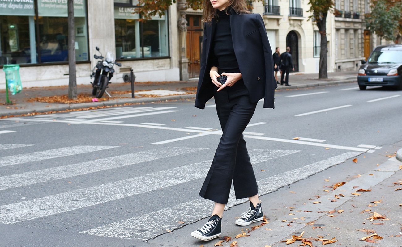 outfit con converse bianche alte